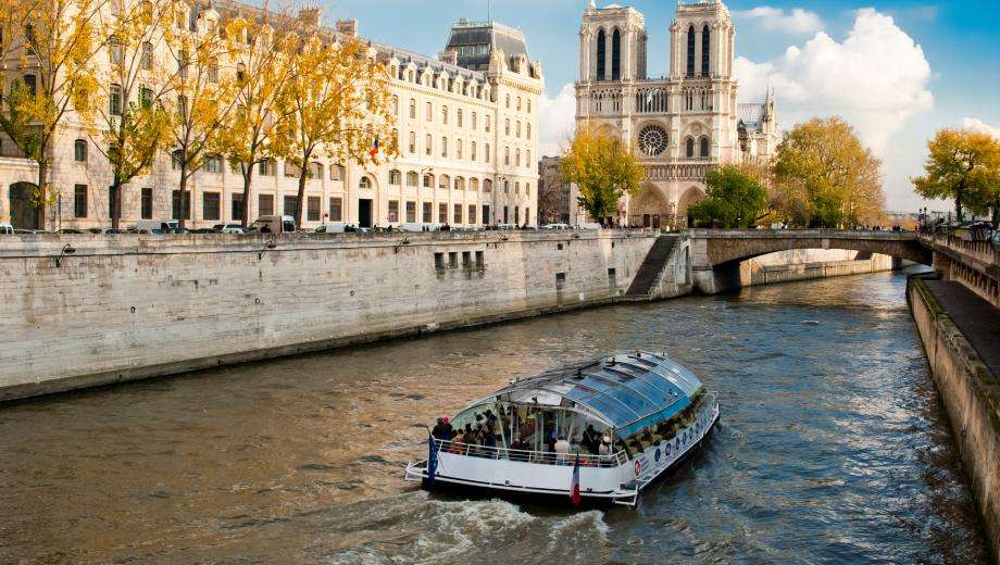 Discover Paris during a cruise on the Seine
